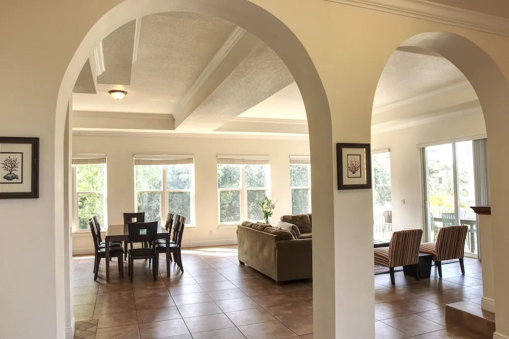 Prestigious 4 BR Getaway - Coronas Verde