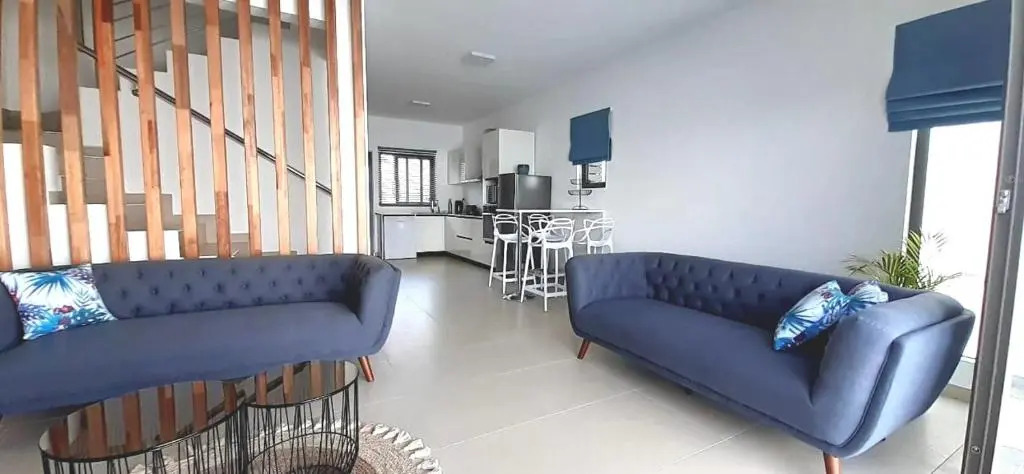Carré d'or v luxury 3bed duplex with private pool and rooftop sea view flic-en-flac, Mauritius 20mins walk to beach, bar, restaurants and amenities