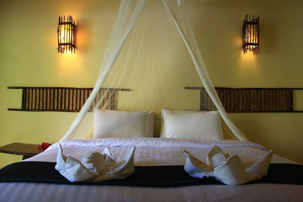 The Hub Erawan Resort