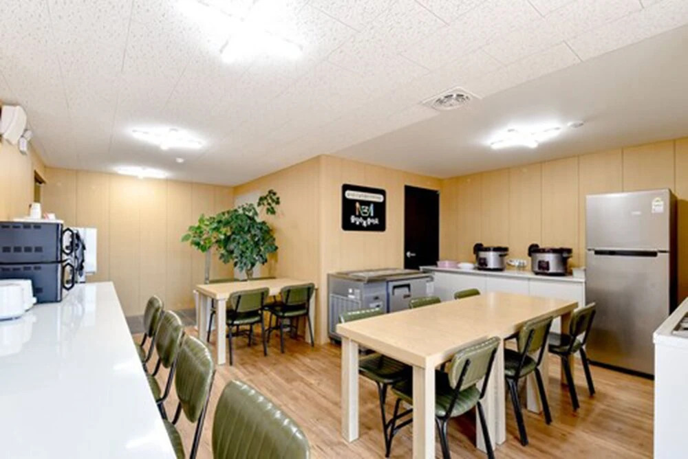 E-Stay Hotel