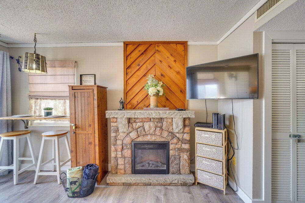 Studio ~ 3 Mi to Great Smoky Mountain Nat'l Park!