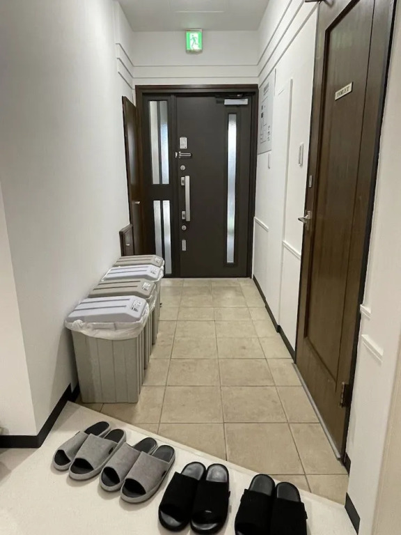 Zenibako House 1F