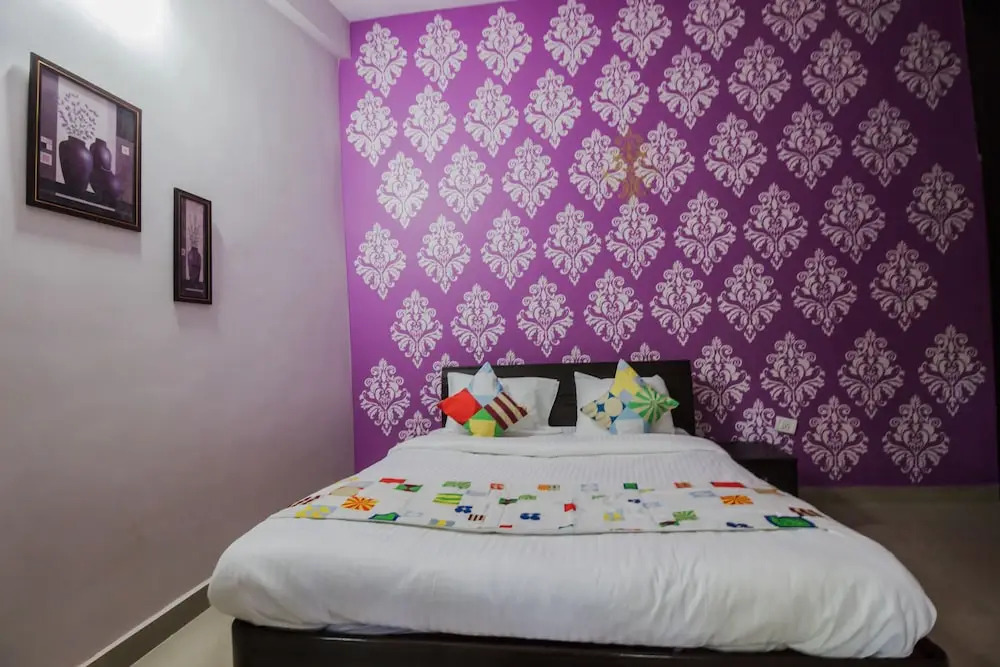 OYO 23267 Home Alluring 2 BHK Parra