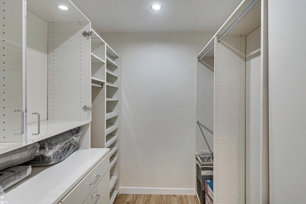 Studio Tours & Universal Fun! Burbank Family Home