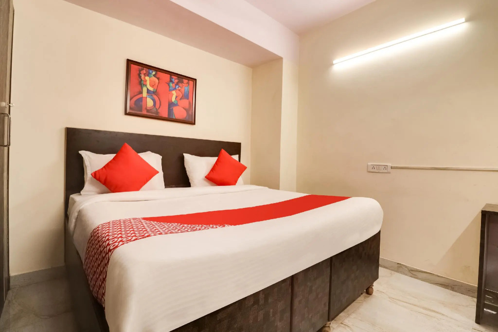 OYO 65500 Rohini Inn