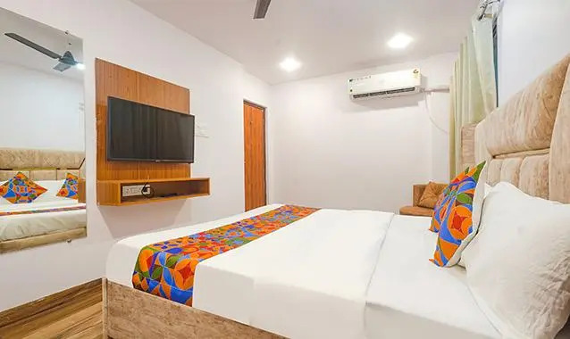 FabHotel Midnight Inn