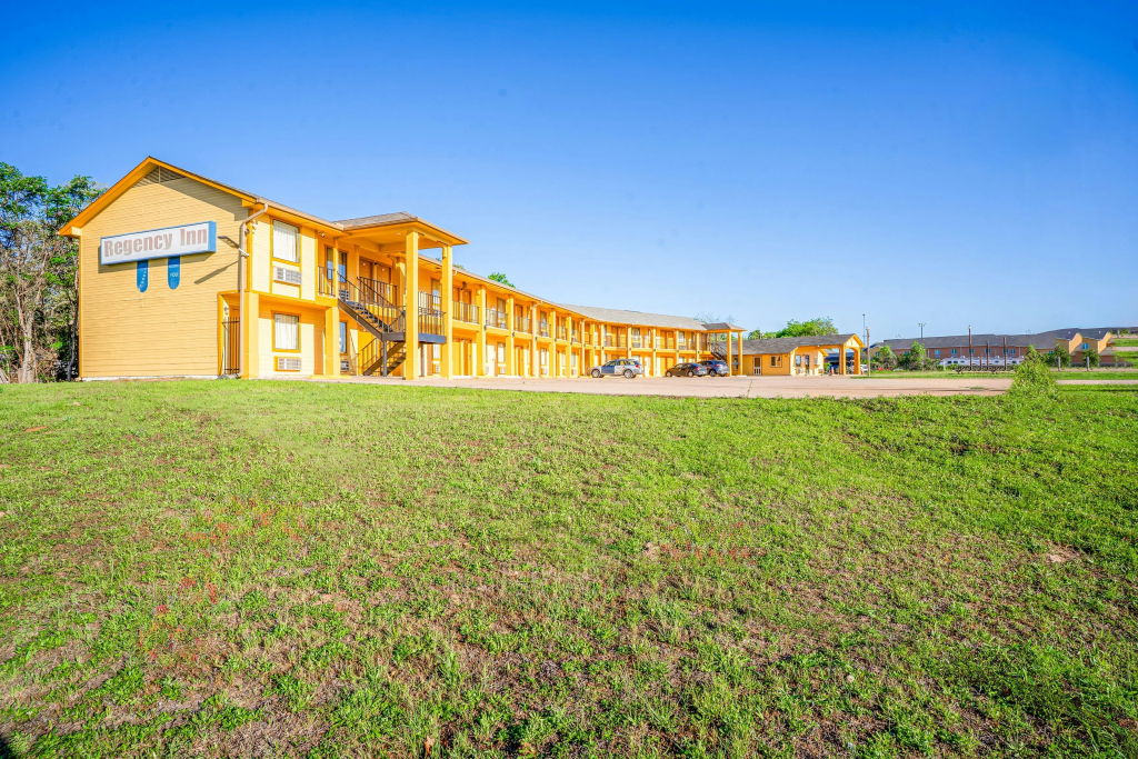 Regency Inn By OYO Rockdale TX