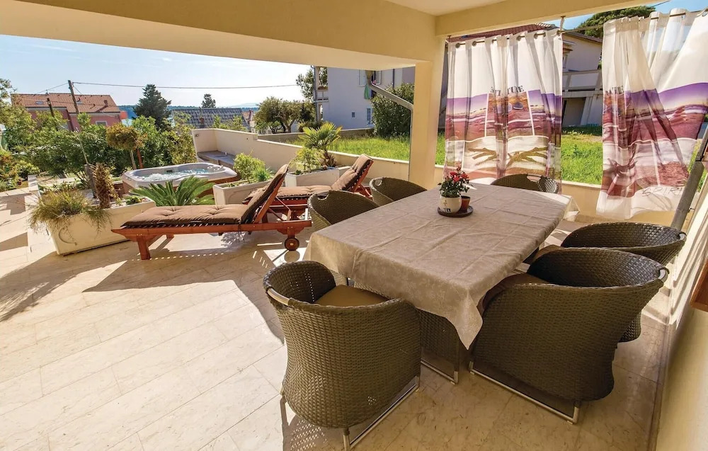 Awesome Home in Barbat with Hot Tub, WiFi, 4 Bedrooms
