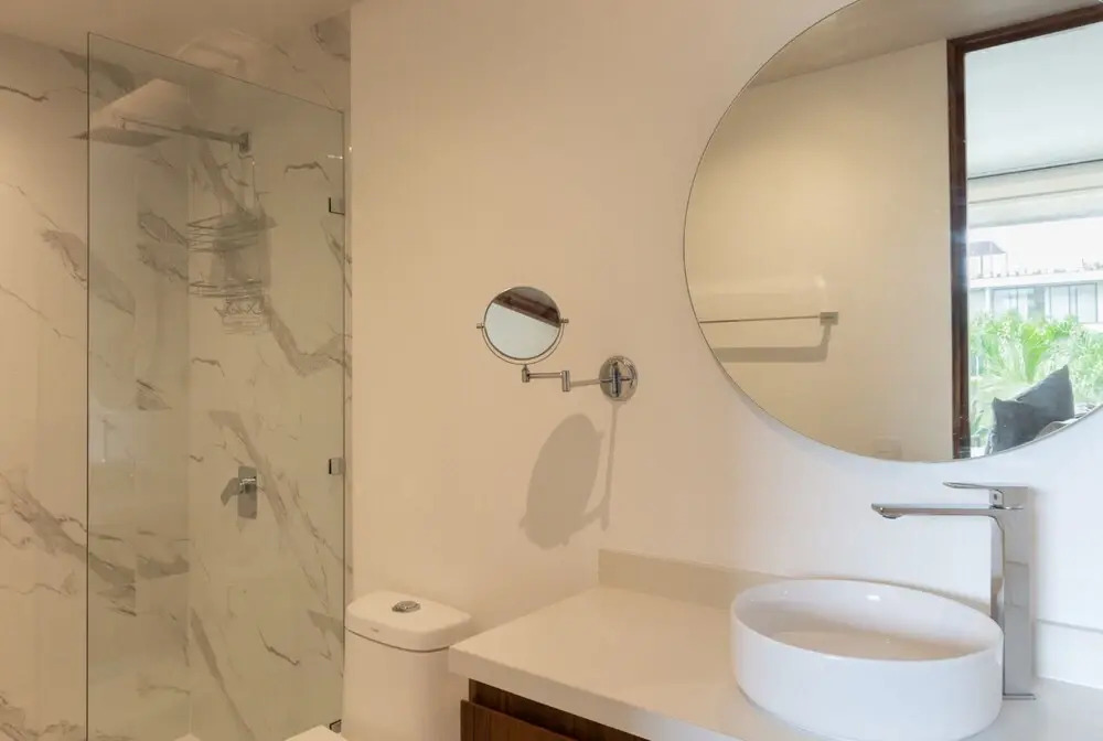 Luxurious Studio Best Ameneties GYM Stunning Pools Shuttle Service Wifi