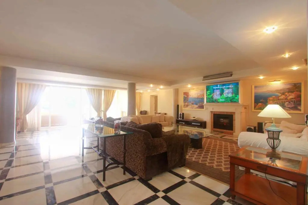 1077 beach villa el paraiso