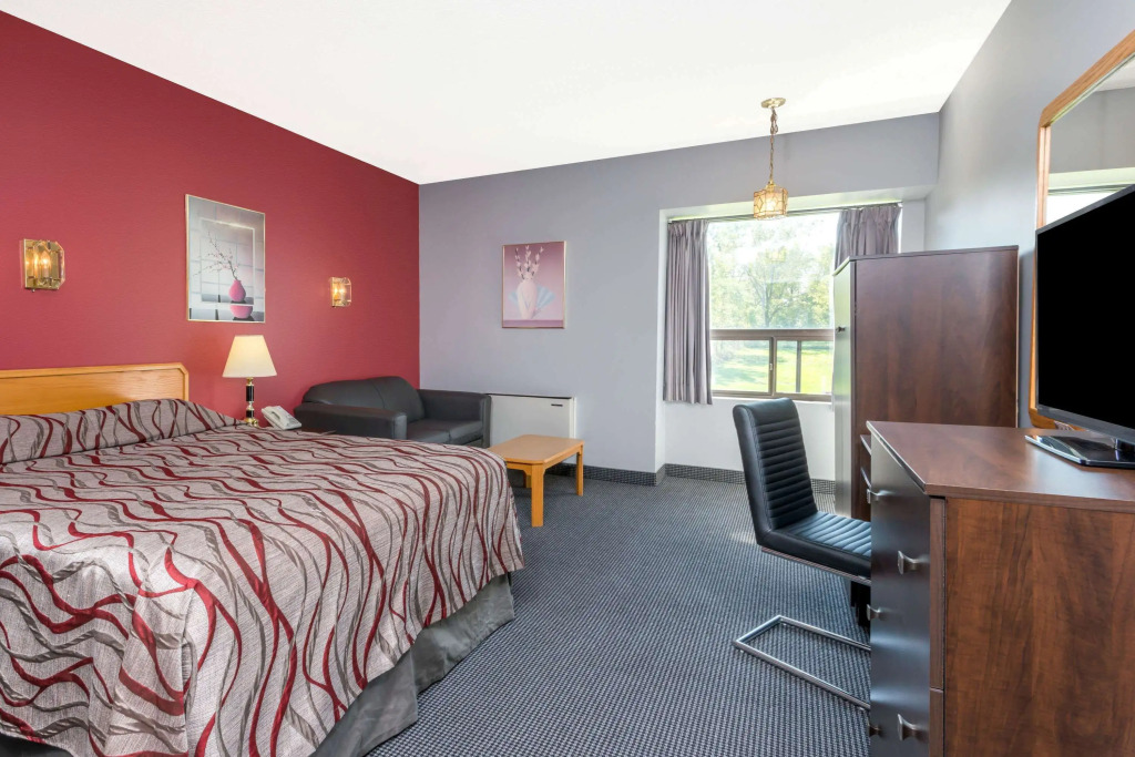 Super 8 by Wyndham Mt Hope Hamilton Intl Arpt ON