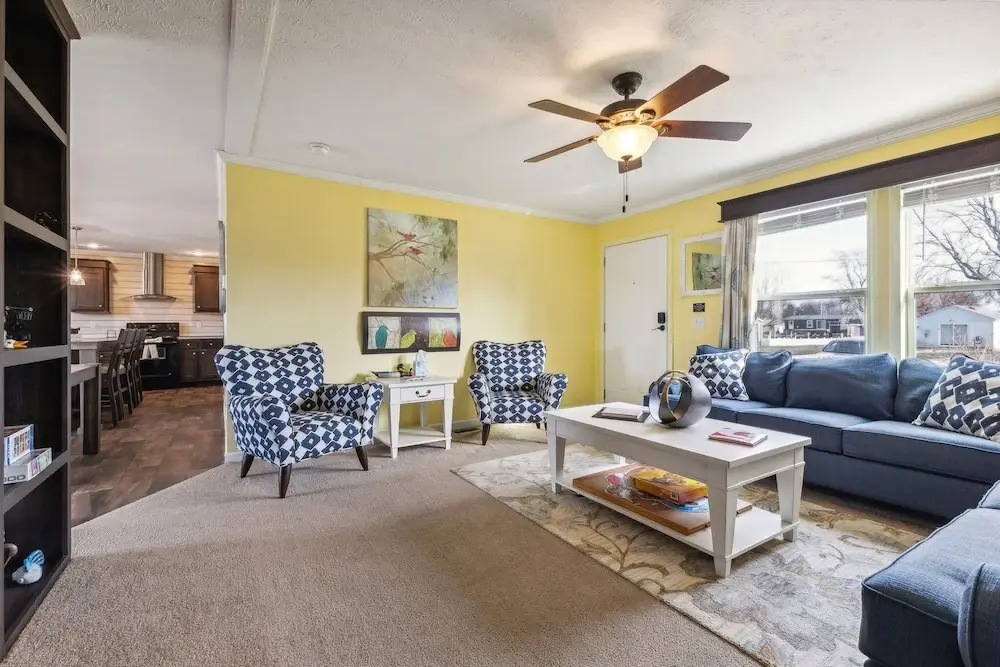 Sunsets & Serenity: Port Clinton Waterfront Stay 3 Bedroom Home