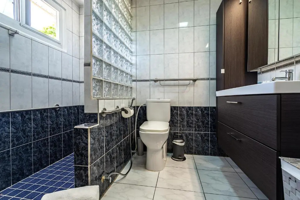 Large Villa With View! Private Pool Free Utilities!