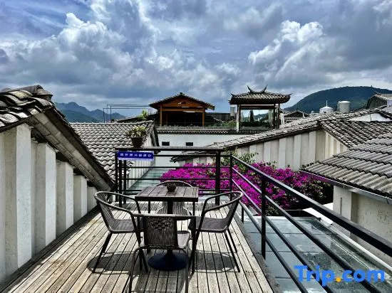 Tengchong Heshun Yeyunshanfang Homestay