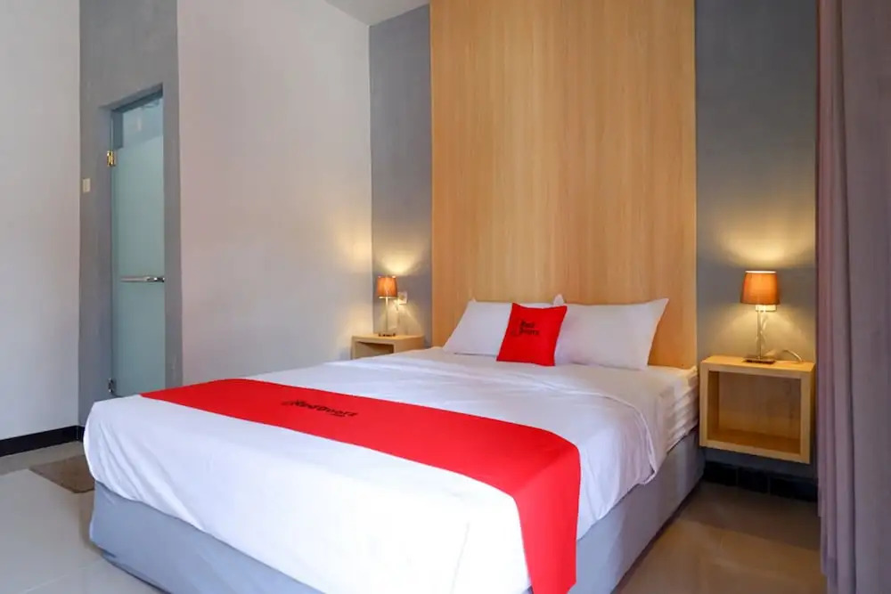 RedDoorz Syariah near Alun Alun Tegal