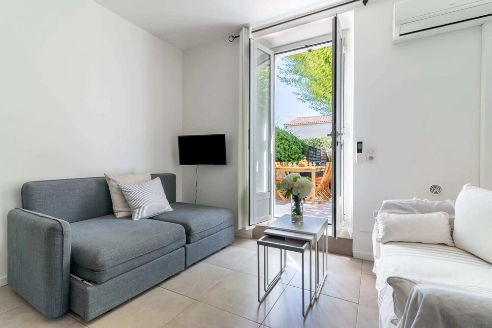 Superb 2BR Central Apt With Private Patio
