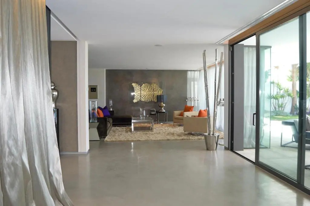 Modern Designer Villa 34121743 Direct Seafront Los Monteros Marbella for Holiday Rentals