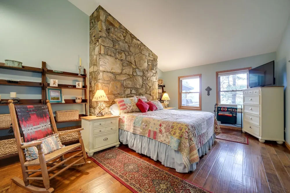 Robbinsville Vacation Rental w/ Covered Balcony