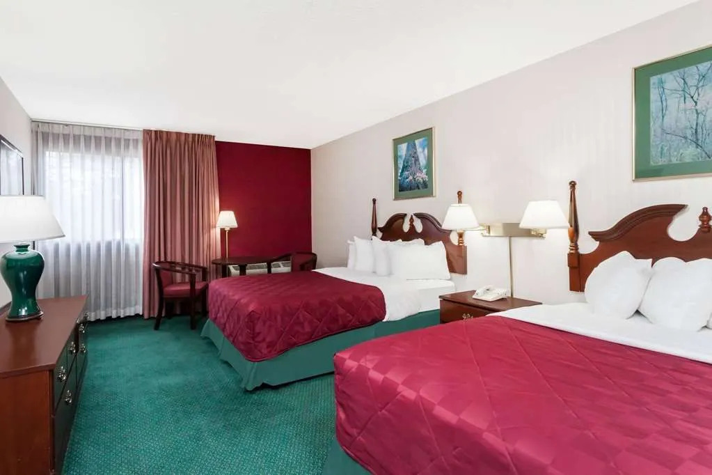 Ramada Glens Falls/lake George Area