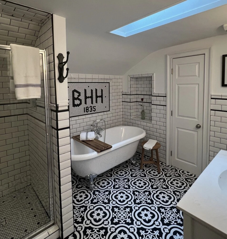 Historic Boyd Harvey House and Grounds 2 Bedroom Home by RedAwning