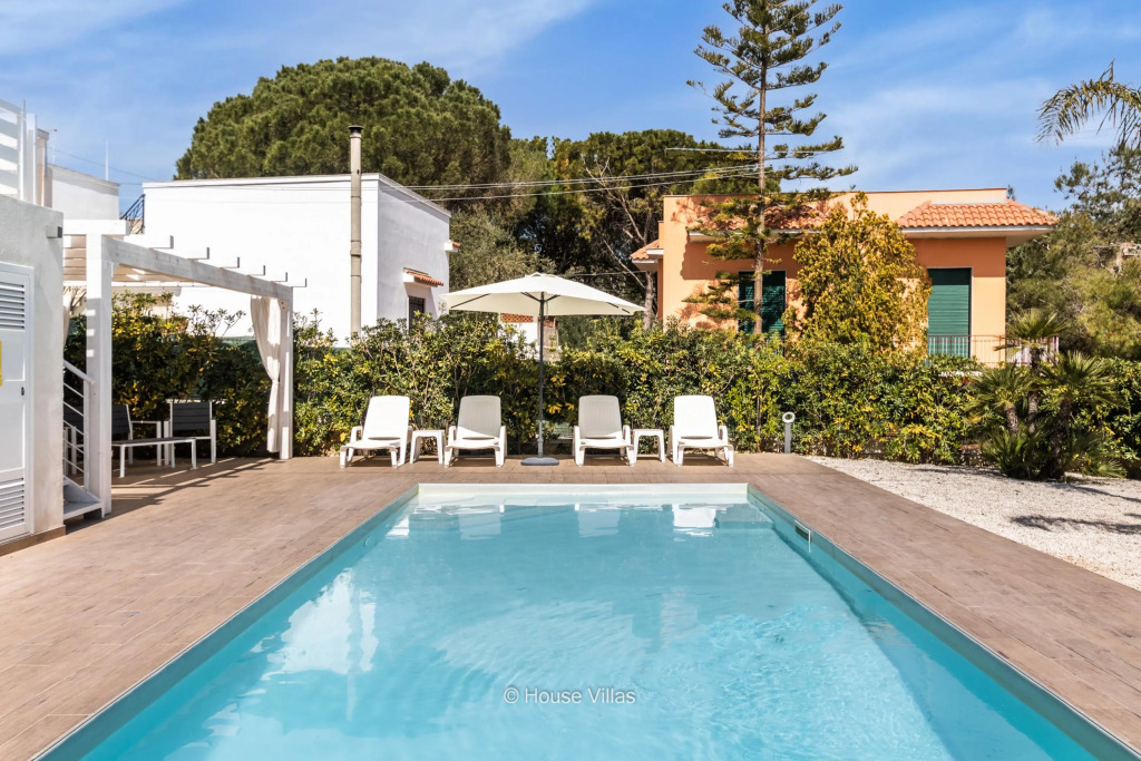Albantica In Avola With 3 Bedrooms And 3 Bathrooms