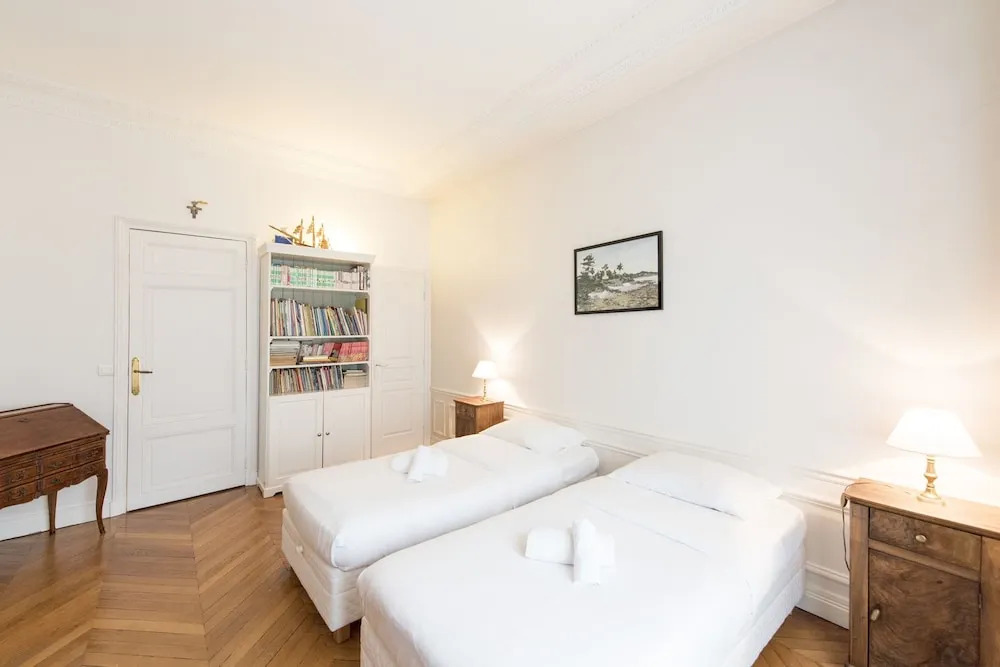 Elegance near Batignolles
