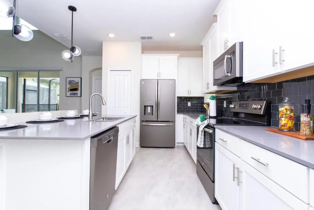 Stunning 5 Bd w/ Pool Close to Disney @ Storey Lake 2767