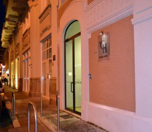 Central Hotel