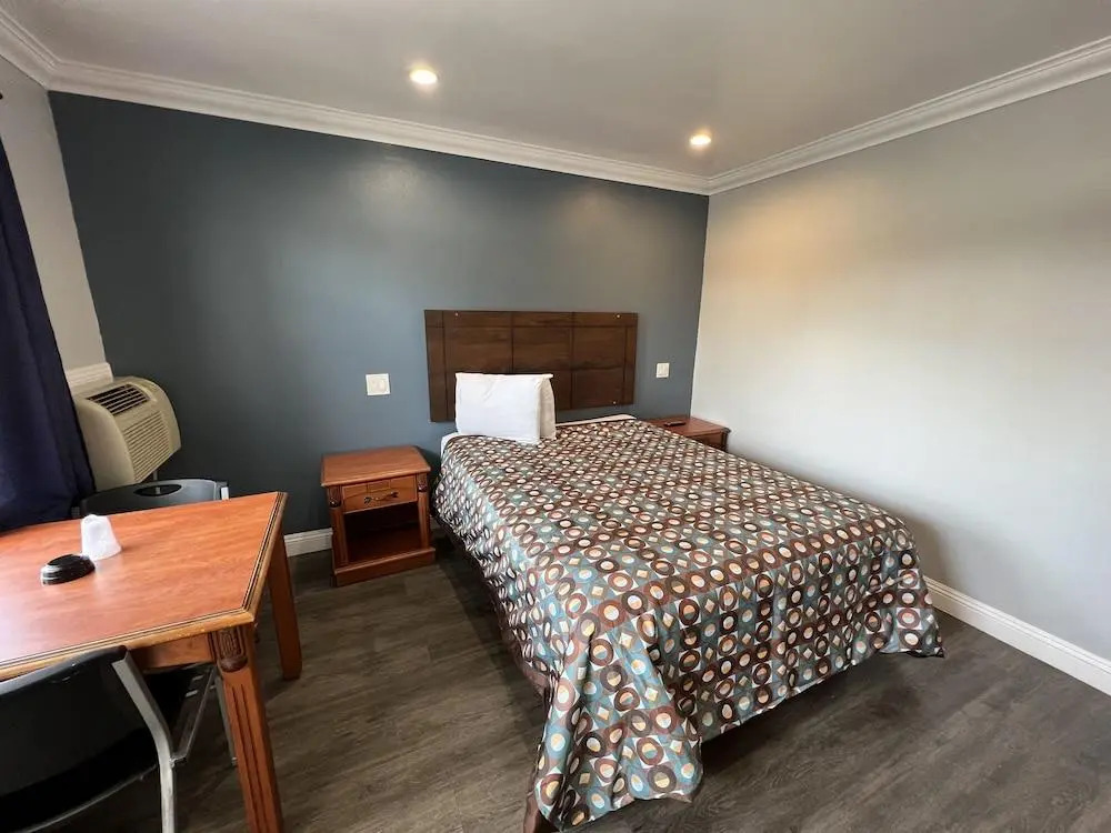 SOFI MOTEL