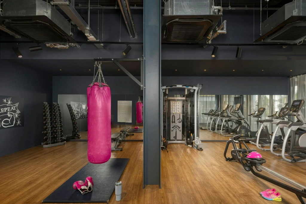 Moxy London Heathrow Airport