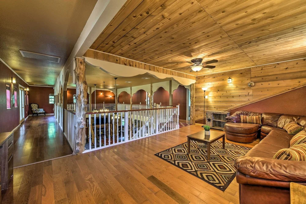 Spacious Conroe Home w/ Foosball & Pool Table!
