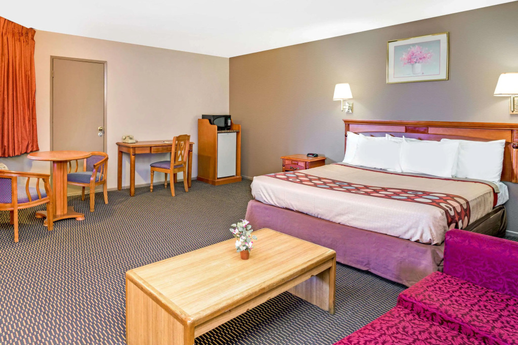 Super 8 by Wyndham Upland Ontario CA
