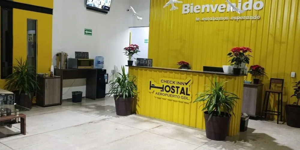 CHECK INN HOSTAL AEROPUERTO GDL