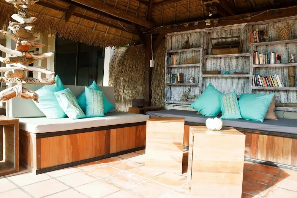 CHILL HOUSE by the beach