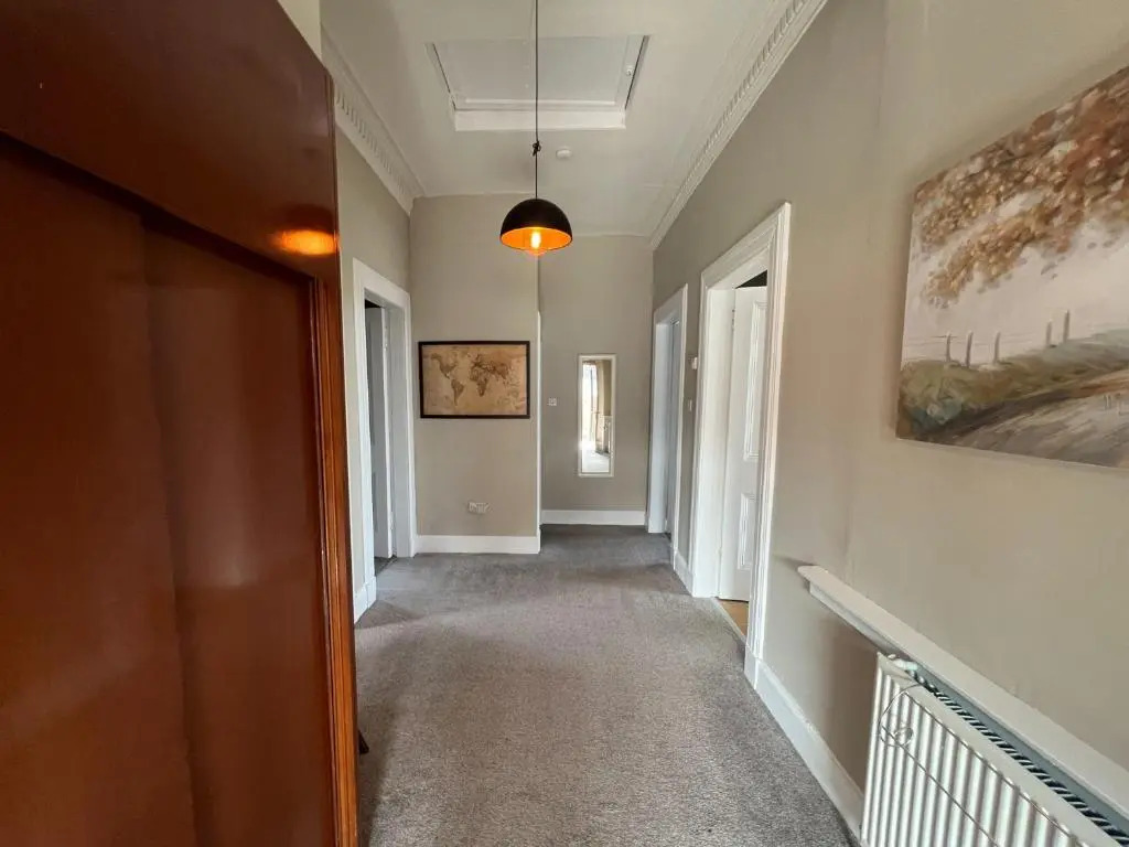 A Spacious Flat with Character - Private Car Space