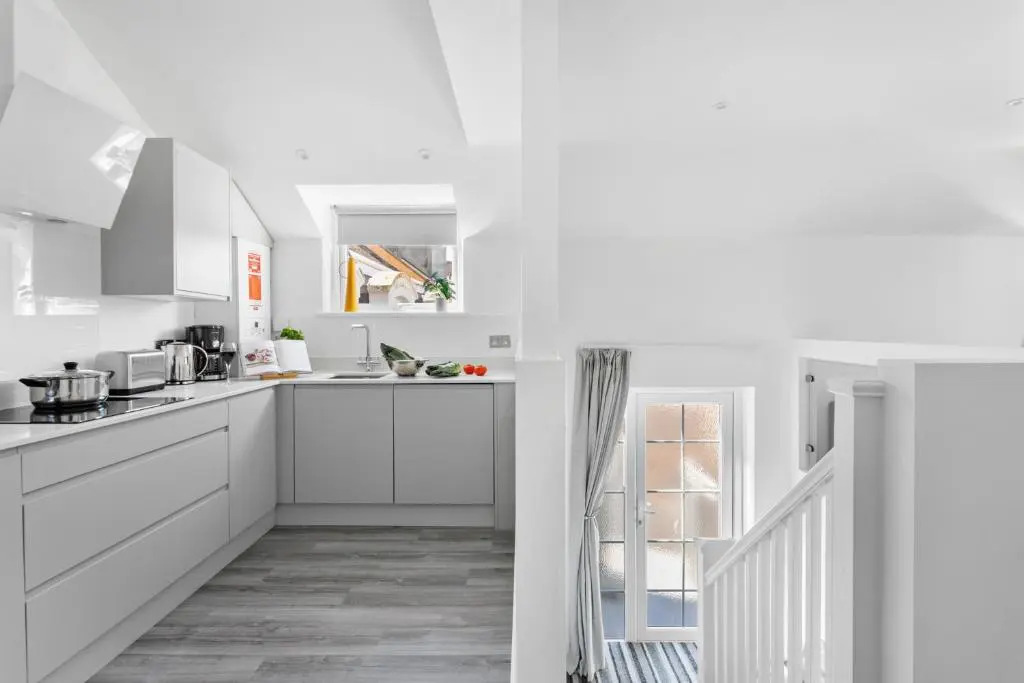 Sea Breeze, Luxury Views Seafront Stylish Home
