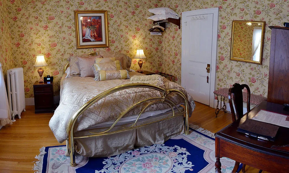 Seasons on Main Bed and Breakfast