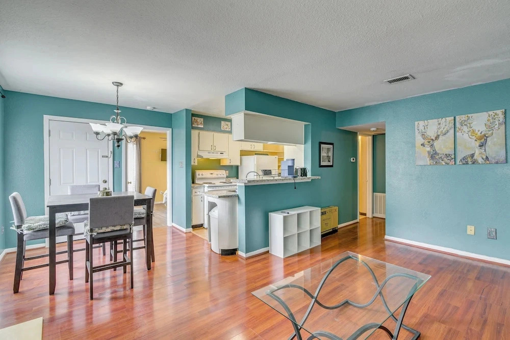 2 Mi to Hospitals! Houston Condo w/ Pool Access