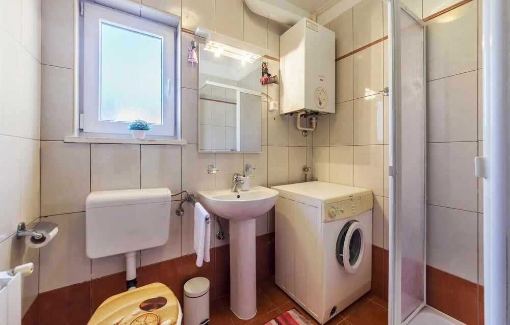 Awesome Apartment in Banjole With Wifi, 1 Bedrooms and Outdoor Swimming Pool