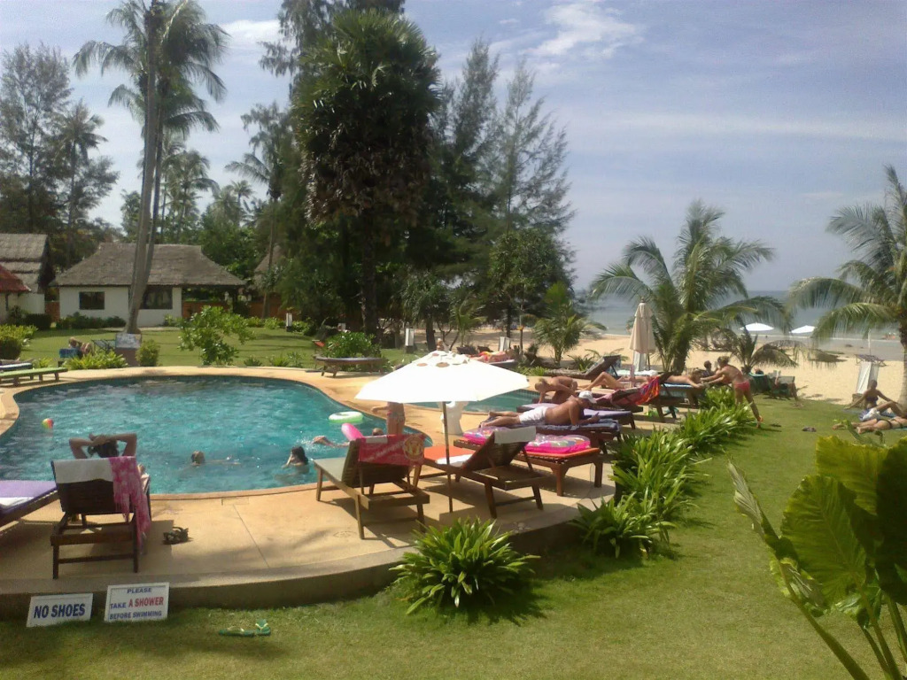 Good Days Lanta Beach Resort