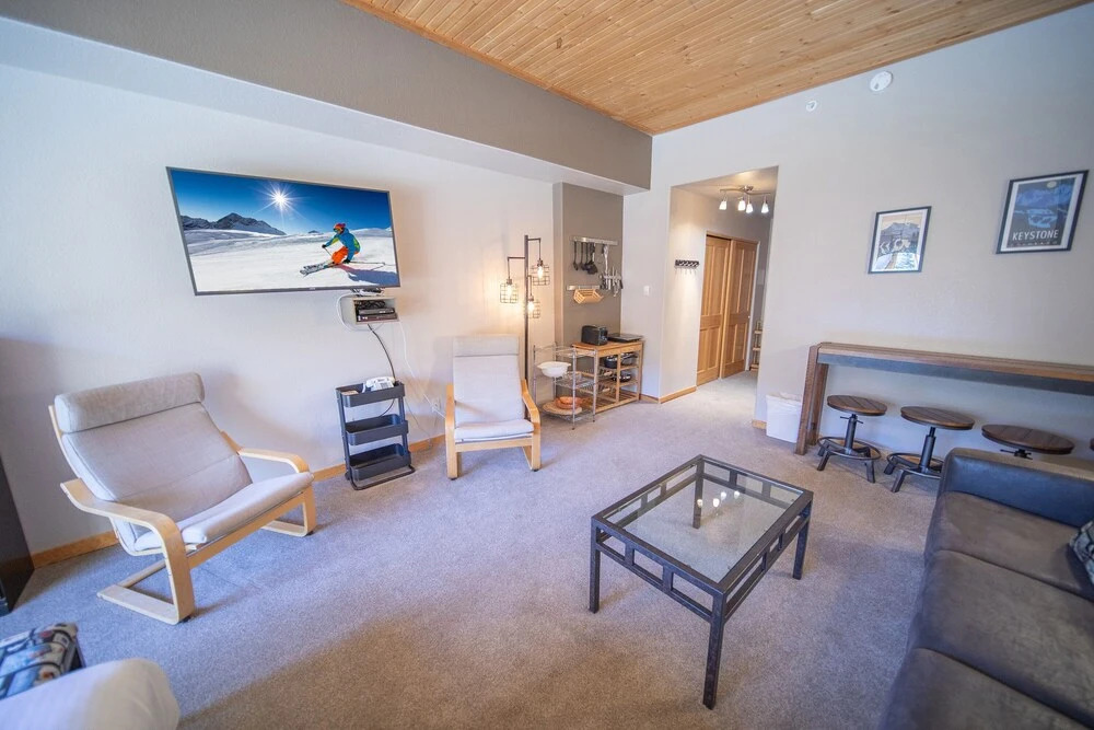 Gateway Lodge 5054