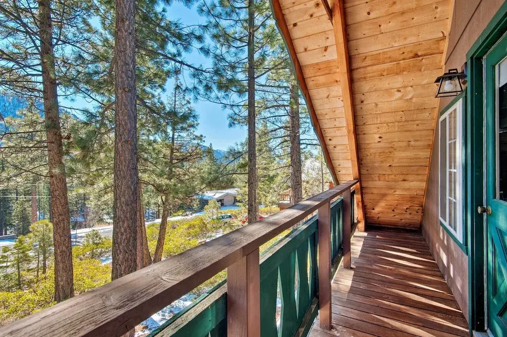 South Lake Tahoe Home w/ Deck & Mountain View!