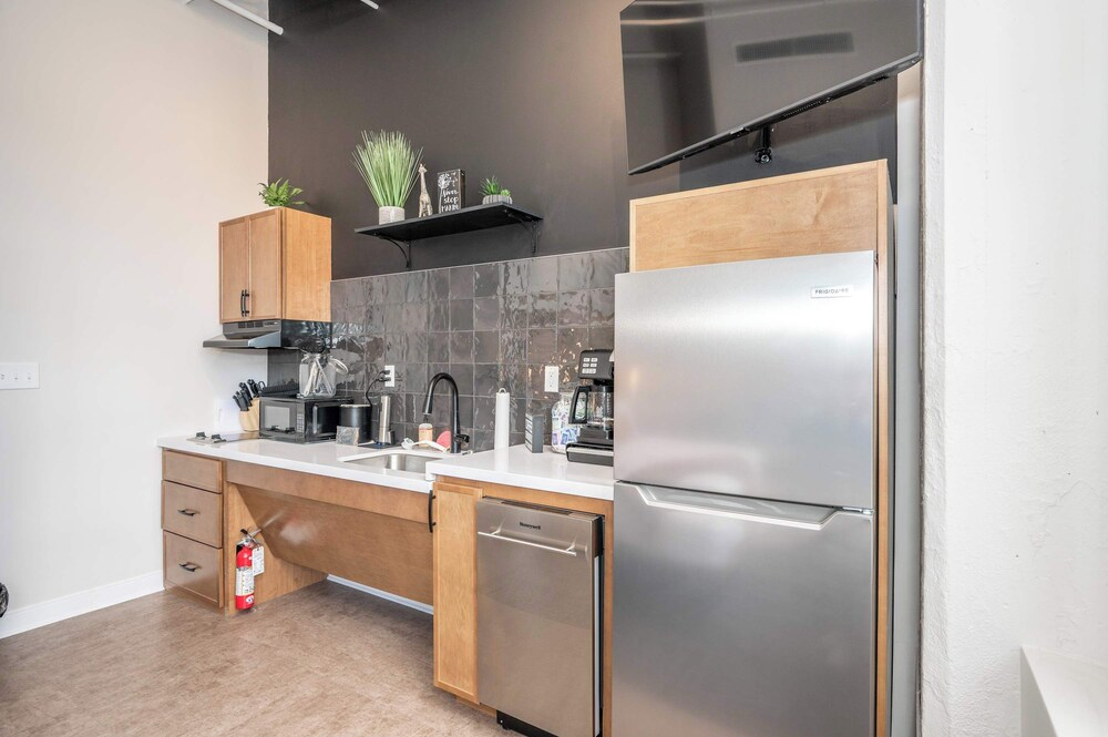 The 333 Suites 2nd Floor Retreat