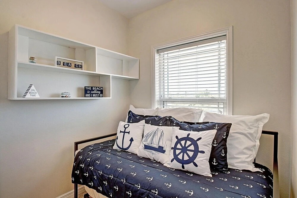 Anchor's Away 2 Bedroom Condo by Redawning