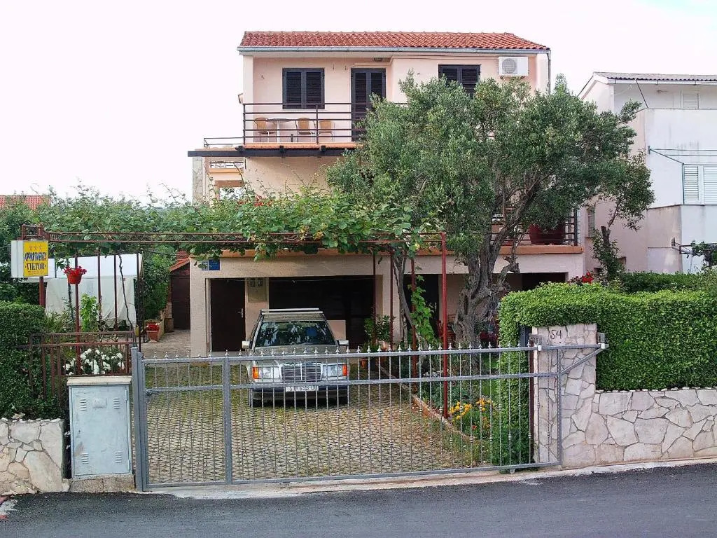 Apartments Vik