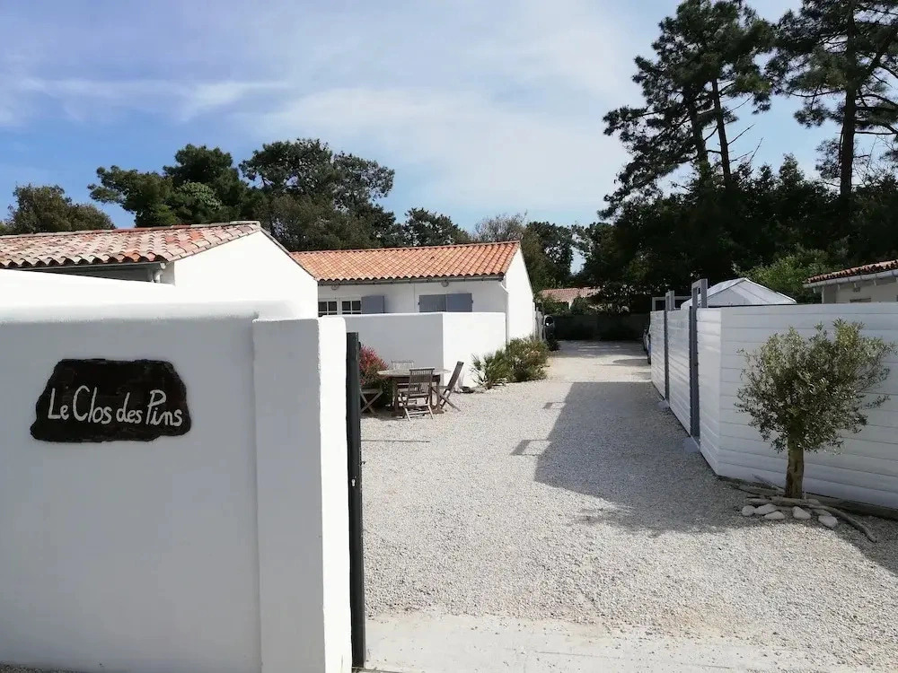 Clos DES Pins , Pavilion for 4 People, in the Heart of the Pine Forest, Heated Swimming Pool