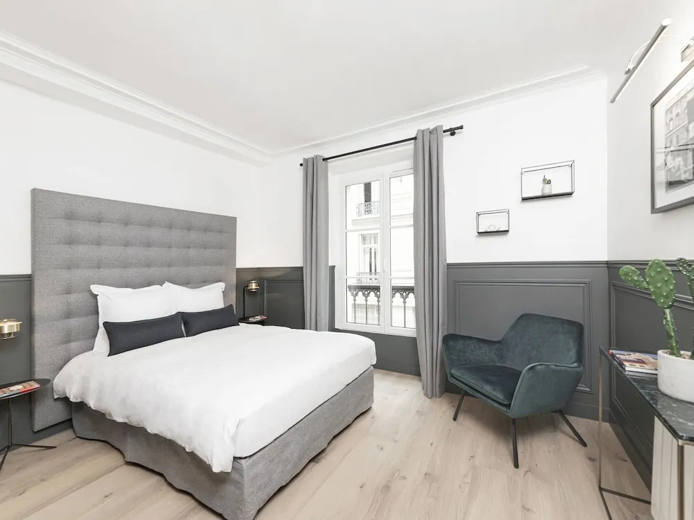Luxury 3BDR Le Louvre II by Livinparis