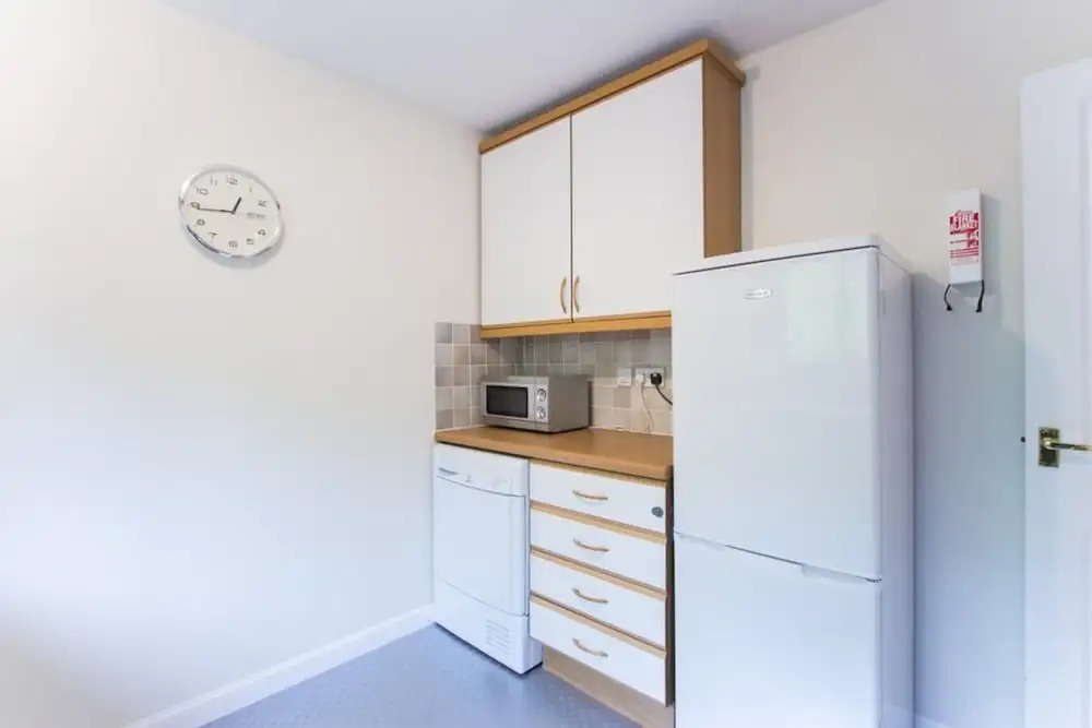 2 Bedroom Flat In Edinburgh