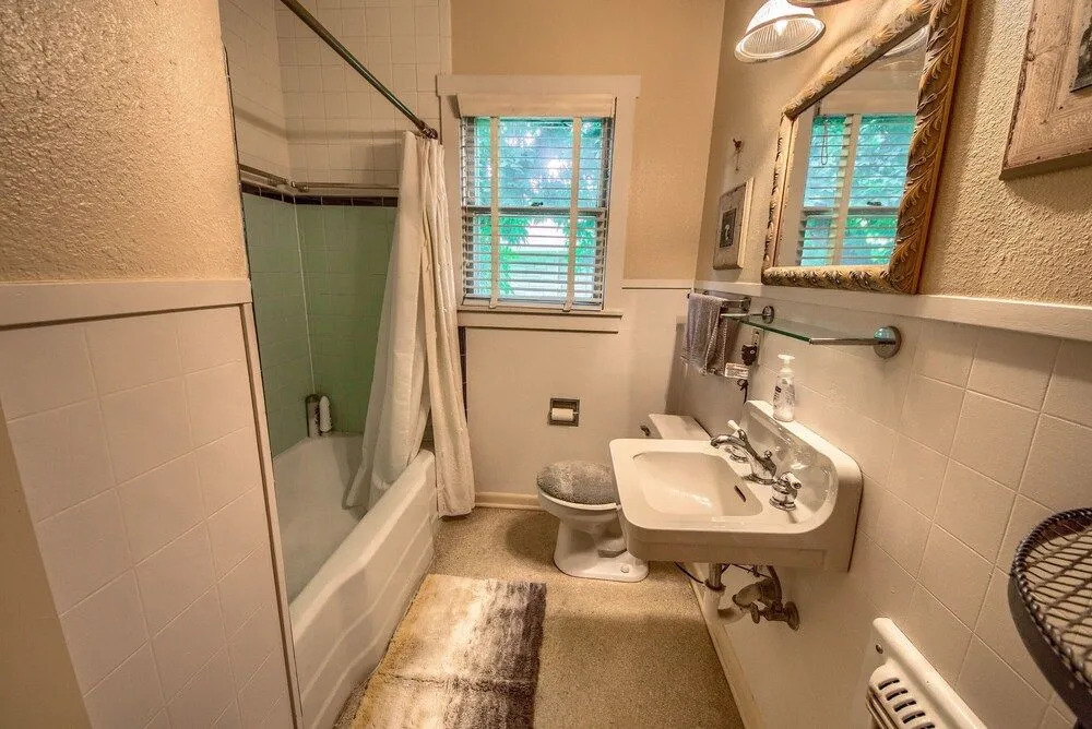 Das Mueller Guest Haus 3 Bedroom Home by RedAwning