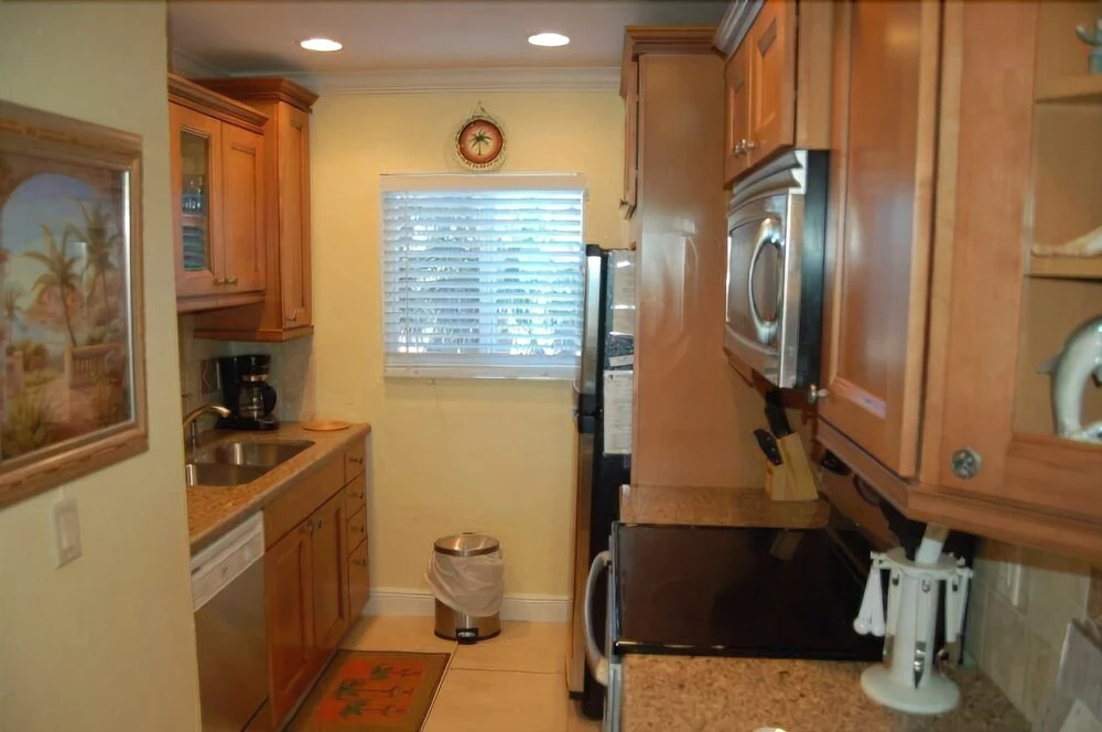 Sunset Royale - 302 1 Bedroom 1 Bathroom Apts